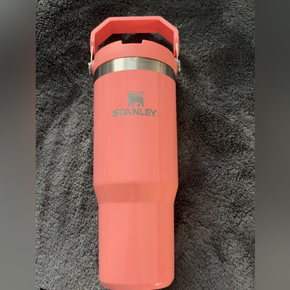 coral stanley good condition NO STRAW